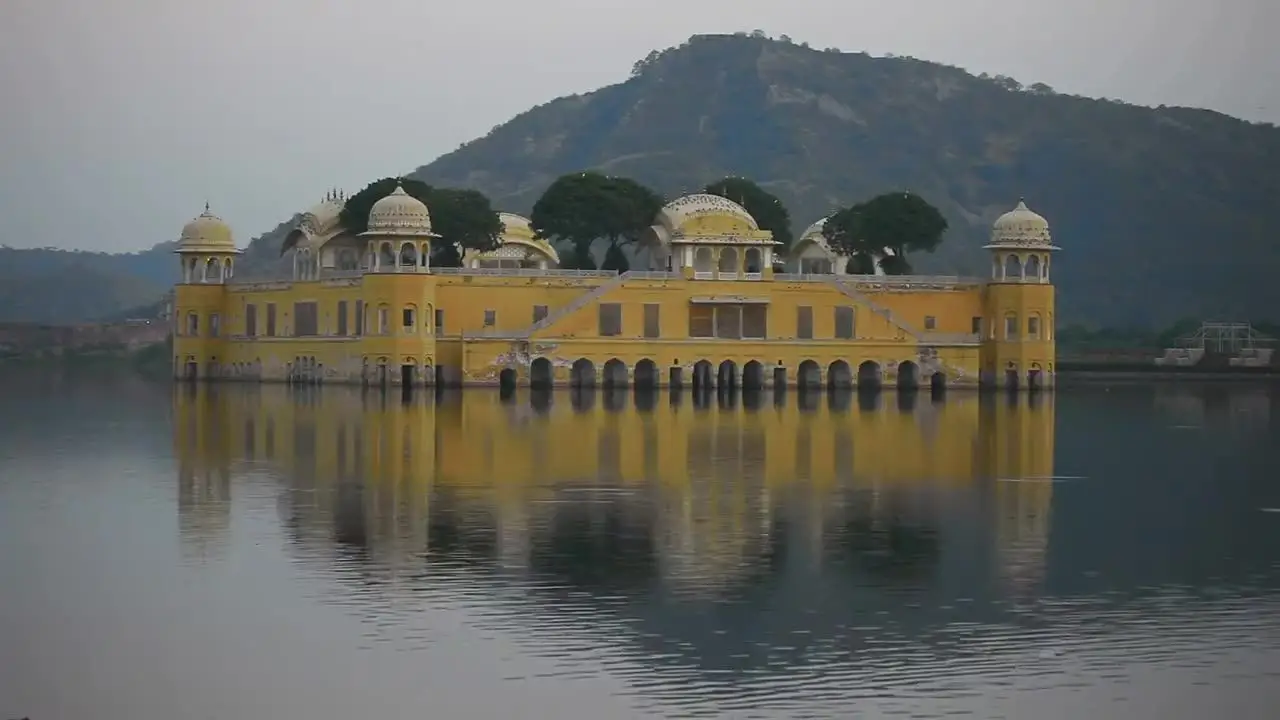 Jal Mahal, the water palace of Jaipur, mirrored in Man Sagar lake